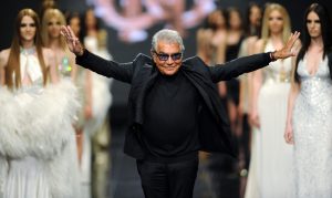 Morre aos 83 anos o estilista italiano Roberto Cavalli