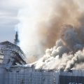 Grande incêndio atinge edifício histórico de Copenhague