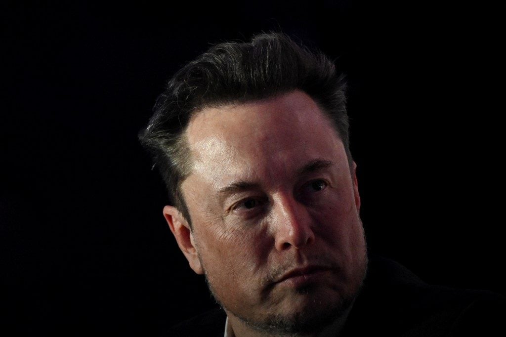 Elon Musk visita a China, maior mercado de carros elétricos do mundo