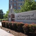 Universidade dos EUA cancela discurso de aluna muçulmana após grupos pró-Israel criticarem a escolha