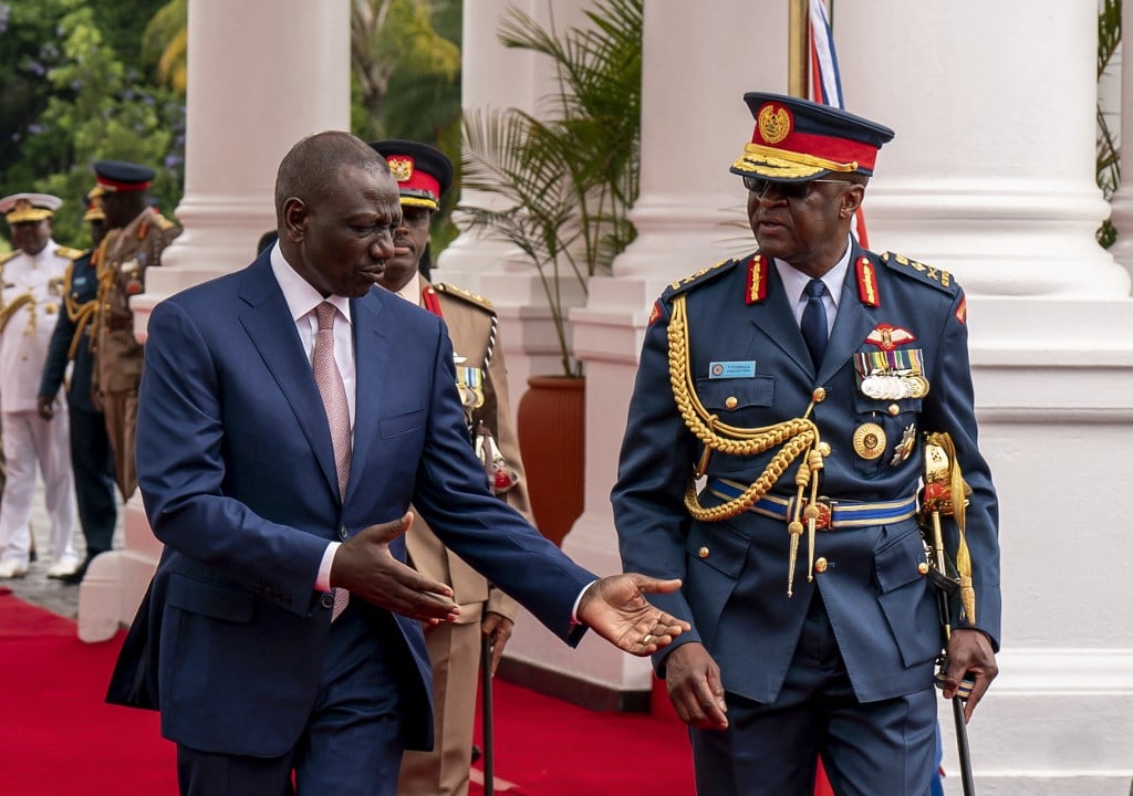 Chefe das Forças Armadas do Quênia e mais 9 oficiais morrem em queda de  helicóptero – Mundo – CartaCapital