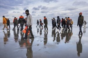 Irlanda deve criar emenda para “devolver” imigrantes ilegais que fugirem do Reino Unido