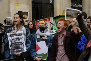 Após onda de protestos nos EUA, manifestação pró-Palestina agita universidade de elite francesa