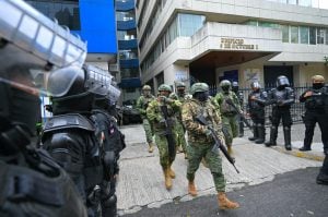 Polícia equatoriana invade embaixada mexicana e captura ex-vice-presidente Jorge Glas