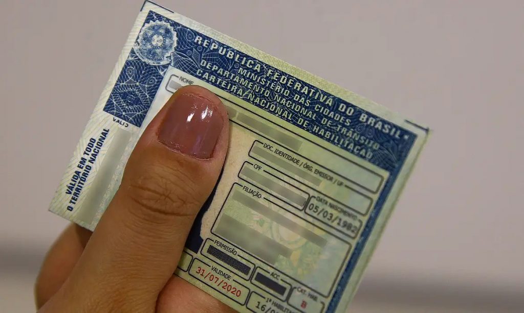 Projeto de lei prevê avaliação psicológica obrigatória para renovar carteira de motorista