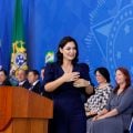 Sob protestos, Assembleia sergipana aprova título de cidadã para Michelle Bolsonaro