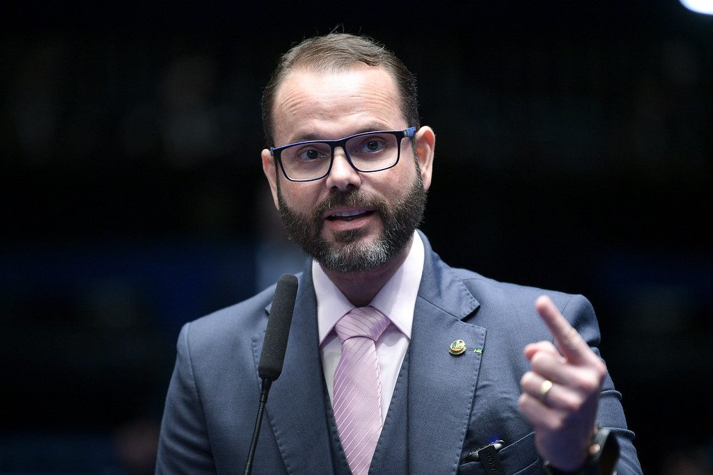 CCJ do Senado aprova PL que amplia a infiltração de policiais disfarçados na internet