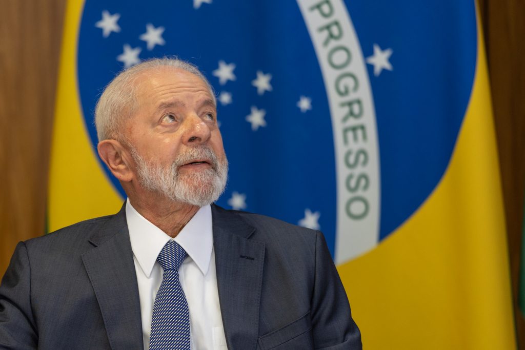 Em meio a especulações sobre a Petrobras, Lula se reúne com petroleiros em Brasília