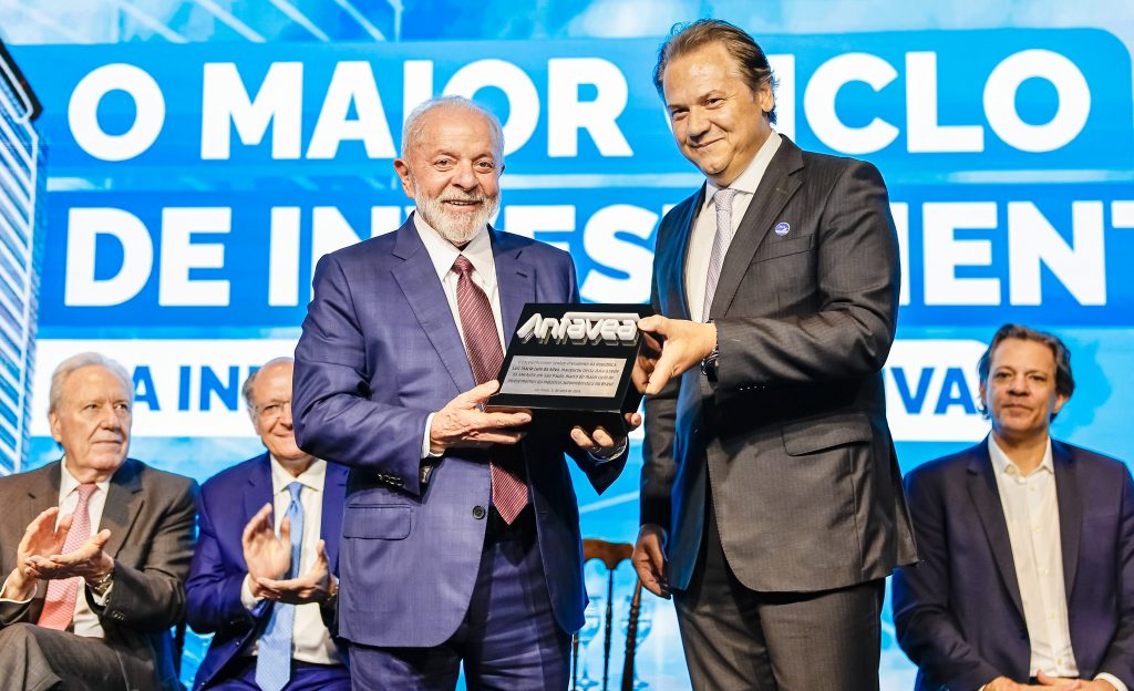 Lula cobra e Anfavea projeta a volta do Salão do Automóvel