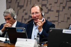 John Textor é suspenso por 45 dias e multado em R$ 100 mil pelo STJD