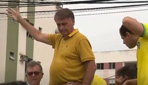 Passagem de Bolsonaro por Aracaju tem mal-estar, bandeira de ‘inelegível’ e alegação de inocência