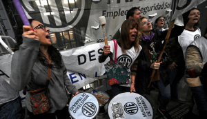 A resposta de funcionários públicos argentinos a Milei após demissões em massa