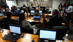 CCJ do Senado aprova a PEC da Anistia, que pode salvar partidos de multas de R$ 23 bilhões