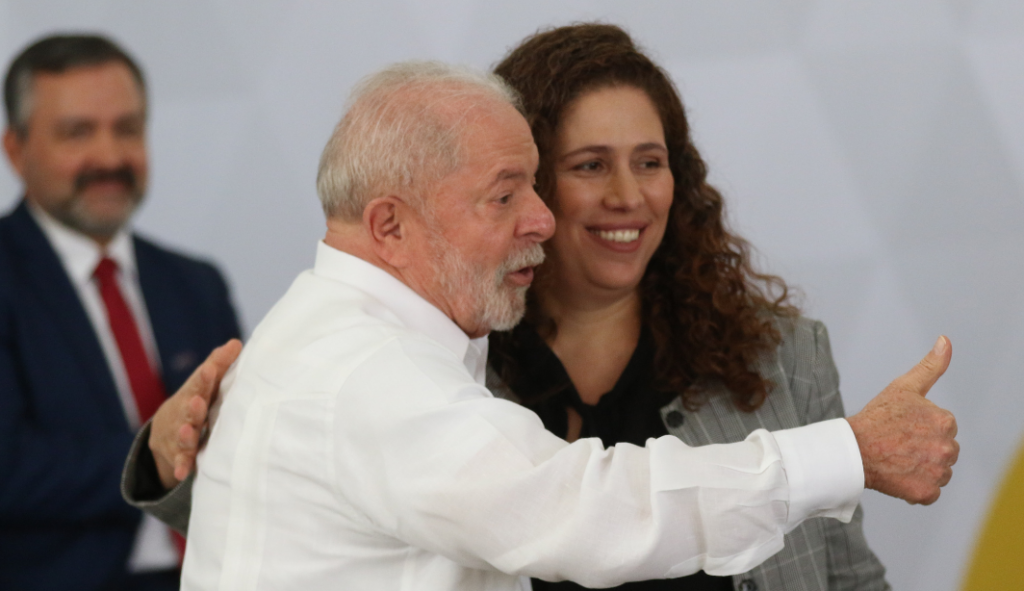 Em acordo com servidores federais, governo Lula reajusta em 52% o auxílio-alimentação