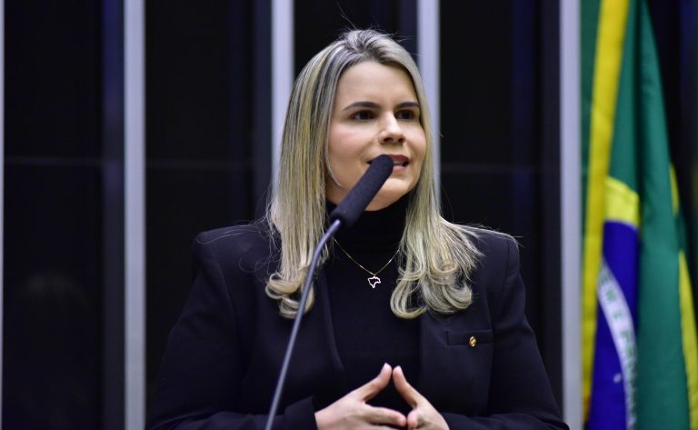 Moraes arquiva inquérito contra deputada por suposto envolvimento no 8 de Janeiro
