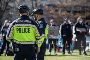 EUA: polícia detém manifestantes pró-Palestina em universidades de Boston, Arizona e Indiana