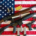 EUA: Parlamento do Tennessee autoriza professores a portar armas nas escolas
