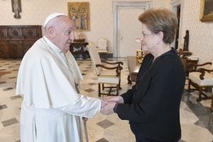 ‘Que prazer revê-la’: Papa Francisco recebe Dilma no Vaticano