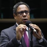 Quem cuida de quem educa?