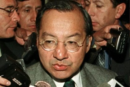 Ex-diplomata dos EUA é condenado a 15 anos de prisão por espionar para Cuba
