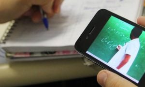 MEC deve acabar com EAD na saúde e limitar carga a distância em cursos presenciais