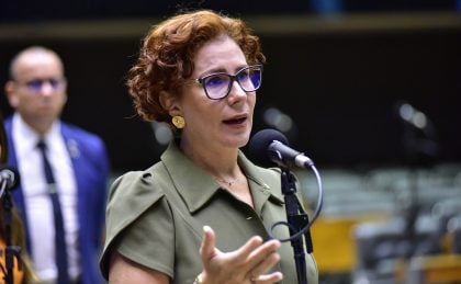 Ex-chefe da Aeronáutica relata pressão de Zambelli para aderir ao golpe