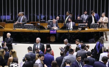 Câmara aprova regime de urgência para três projetos de lei
