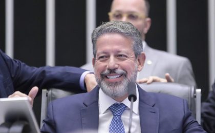 Após reunião com Lula, Lira diz que é possível encontrar ‘meio termo’ para taxação de importações de US$ 50