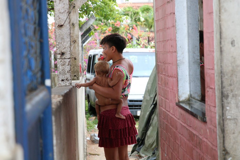 Exames revelam presença de mercúrio em amostras de cabelo de yanomamis