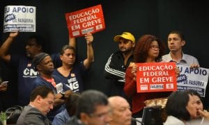 Servidores federais de educação iniciam greve na quarta-feira