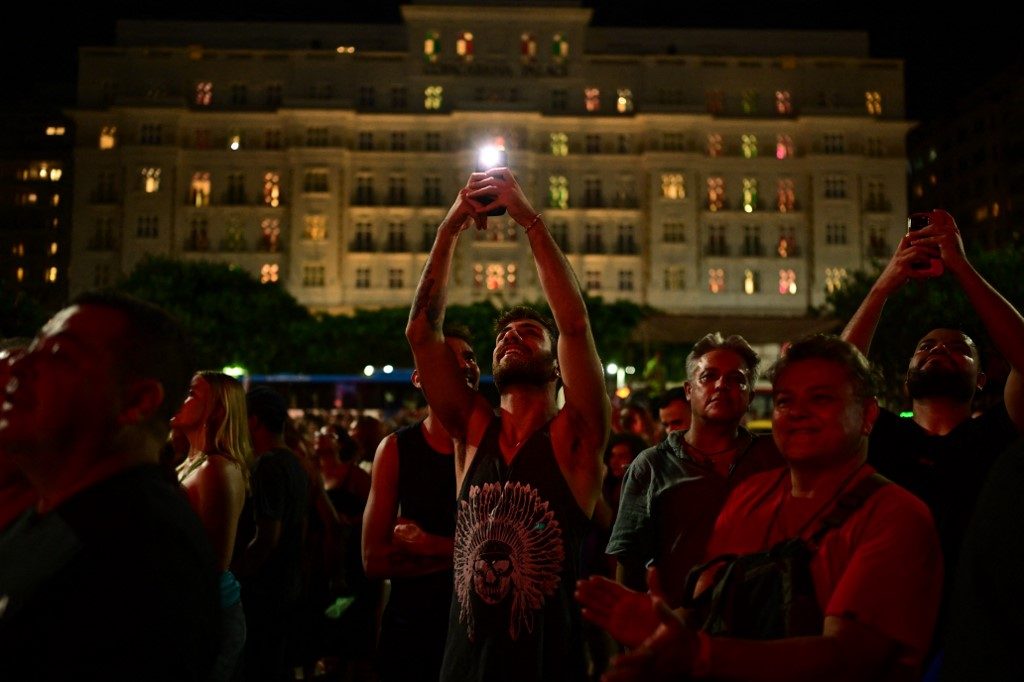 Cresce movimento à espera do show de Madonna em Copacabana