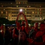Cresce movimento à espera do show de Madonna em Copacabana