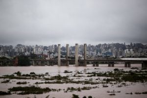 Nível de águas do Guaíba pode bater recorde nos próximos dias, aponta estudo