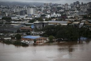 Inmet emite alerta para perigo de chuvas no RS e em SC neste sábado