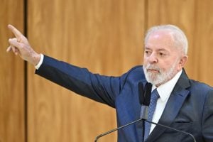 Lula critica ‘grupo de negacionistas’ que ‘vendem mentiras’ sobre o RS
