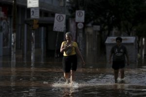 Vítimas da tragédia no RS são consideradas refugiadas climáticas?