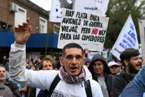 Protestos na Argentina pedem envio de alimentos para cozinhas comunitárias