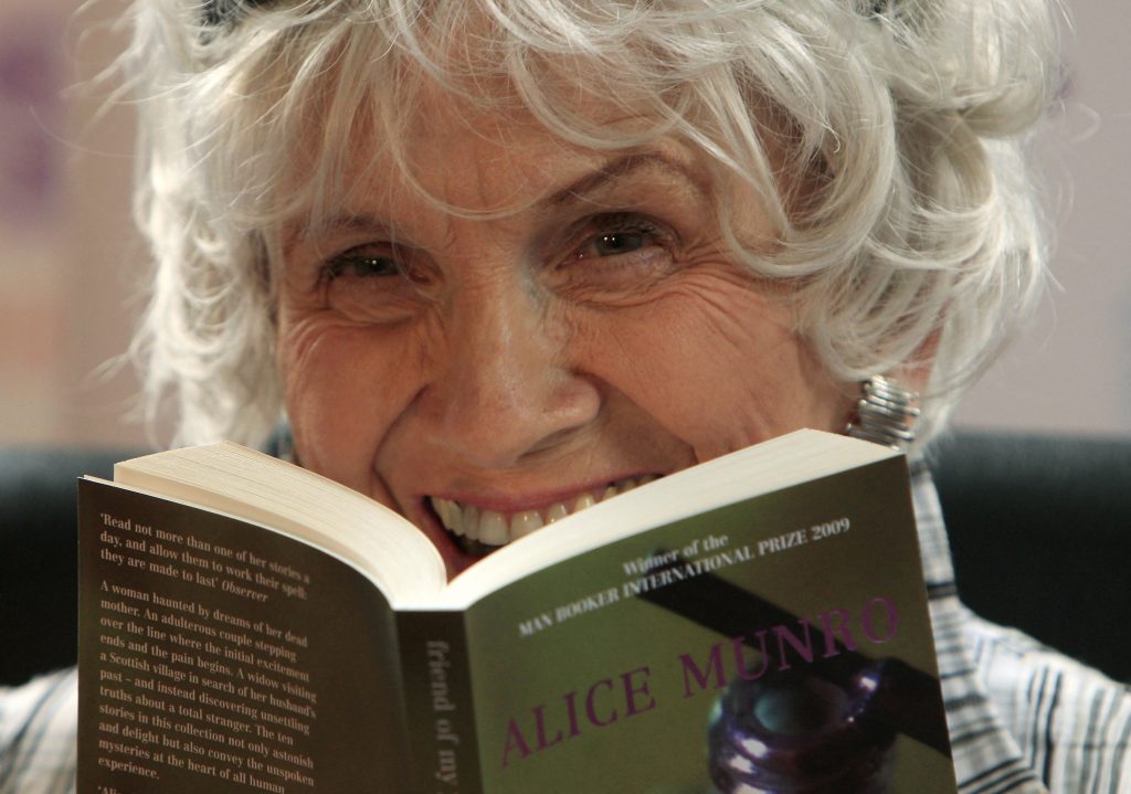 Morre aos 92 anos a canadense Alice Munro, prêmio Nobel de literatura