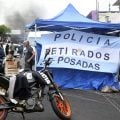 Policiais protestam nas ruas por melhores salários na Argentina