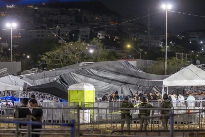 Palco desaba em comício de candidato à presidência do México e deixa nove mortos e 50 feridos
