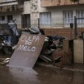 Adutora se rompe em Porto Alegre e 14 bairros ficam sem água