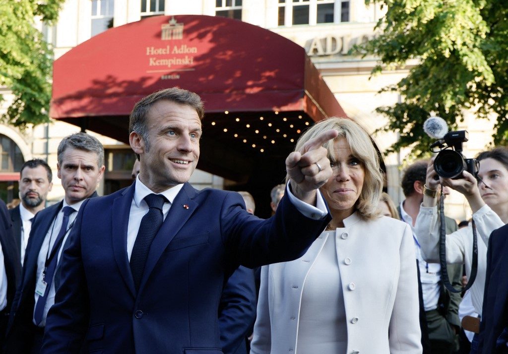 Macron lamenta ‘fascínio pelo autoritarismo’ crescente na Europa