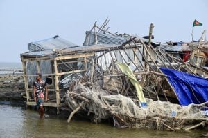 Passagem de ciclone por Índia e Bangladesh deixou 65 mortos