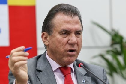 Ministro do Trabalho diz que seguro-desemprego está fora do corte de gastos