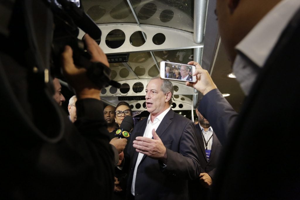 Réu por misoginia, Ciro volta a disparar ofensas contra Janaína Farias