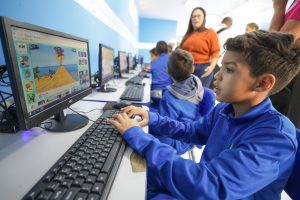 Apenas 11% das escolas têm internet na velocidade adequada, diz pesquisa