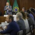 Lula volta a dar bronca em ministros e cobra maior coordenação em resposta à tragédia no RS