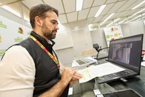 Maioria das menções a Eduardo Leite nas redes sociais é negativa, diz pesquisa