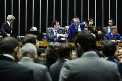Congresso mantém veto de Bolsonaro que impede punição de fake news nas eleições