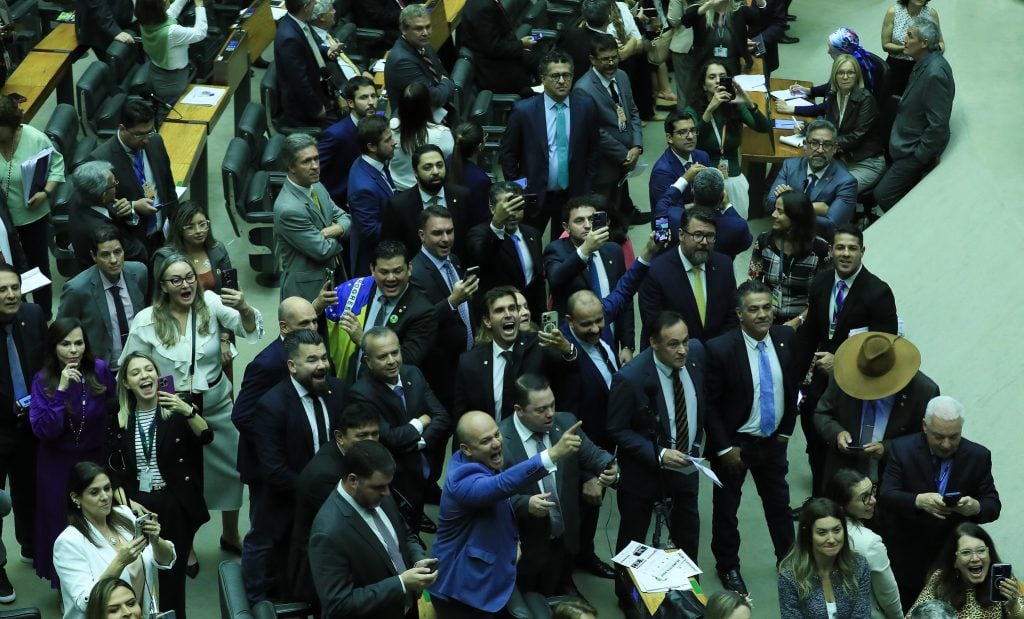 Congresso derruba veto de Lula e volta a proibir a ‘saidinha’